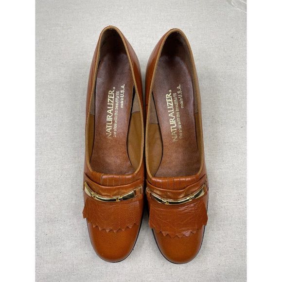 70s Vintage Naturalizer Tan Tassel Loafer with Gold Detail Size 7.5 Heel 2" - Picture 2 of 8
